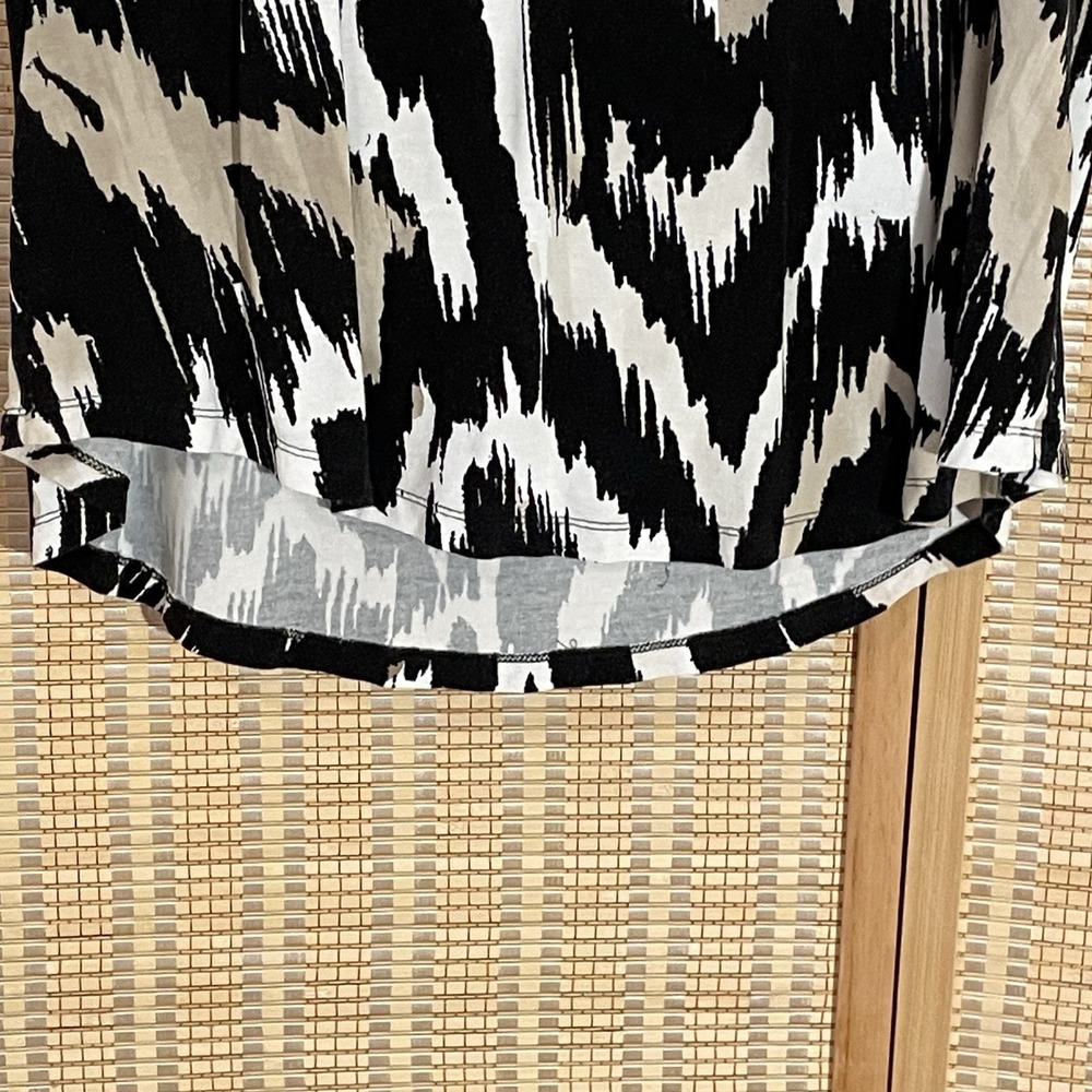 JM Collection Black and White Cold Shoulder Tunic - Picture 6 of 12